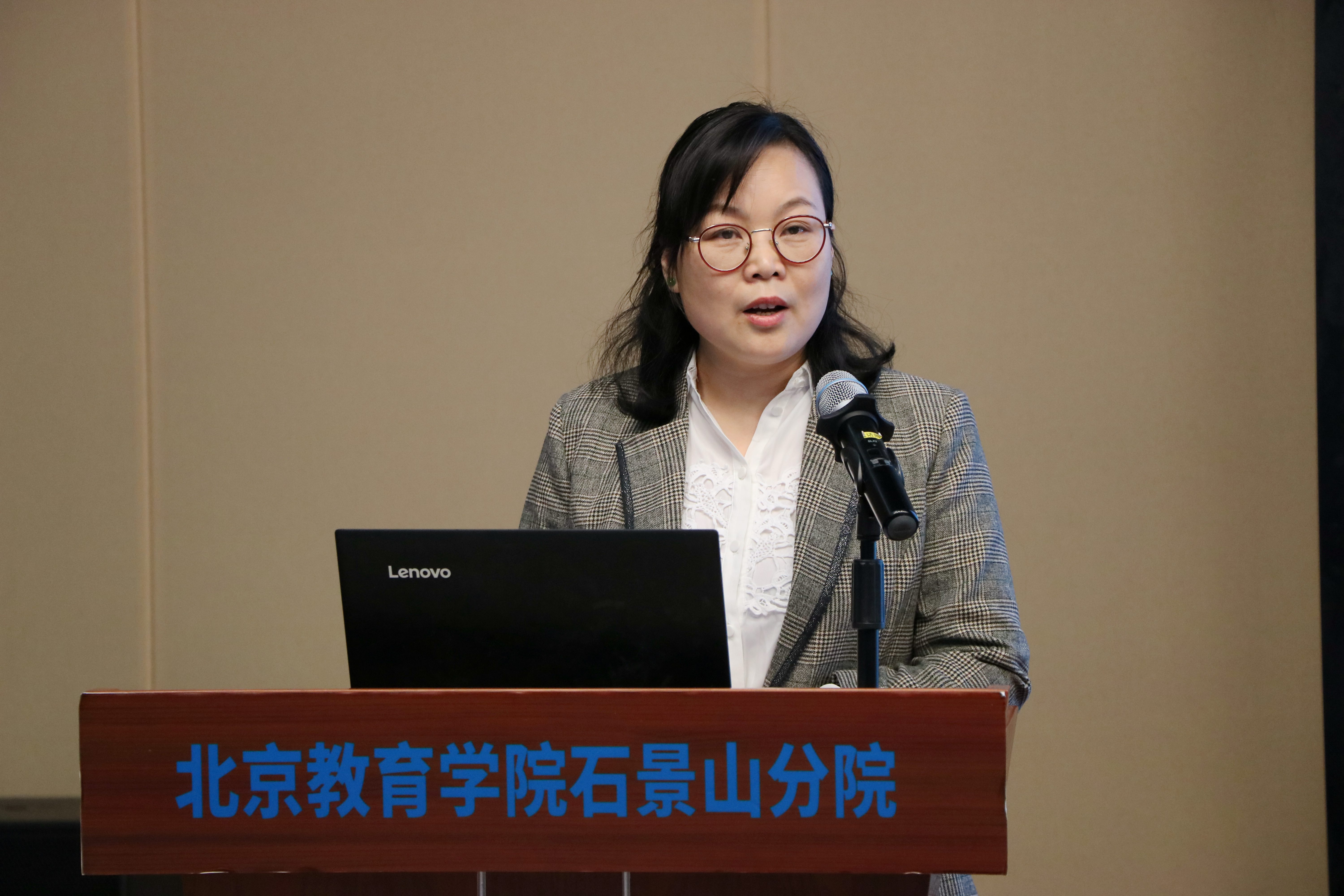 图5 洪丽发言_副本.jpg