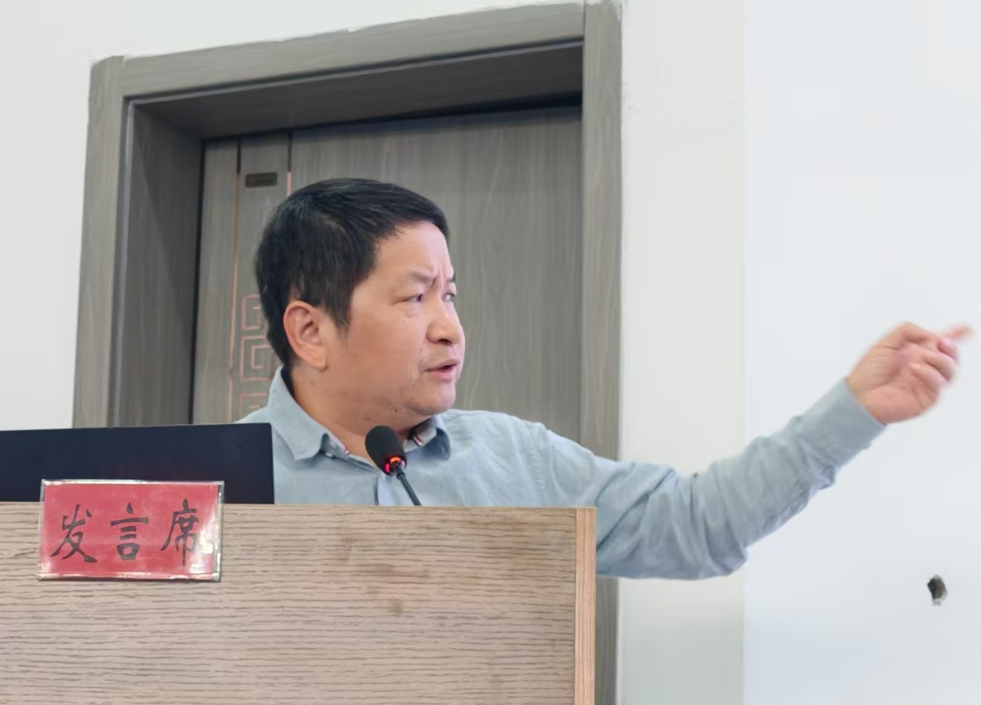 3 余胜泉教授发言.jpg