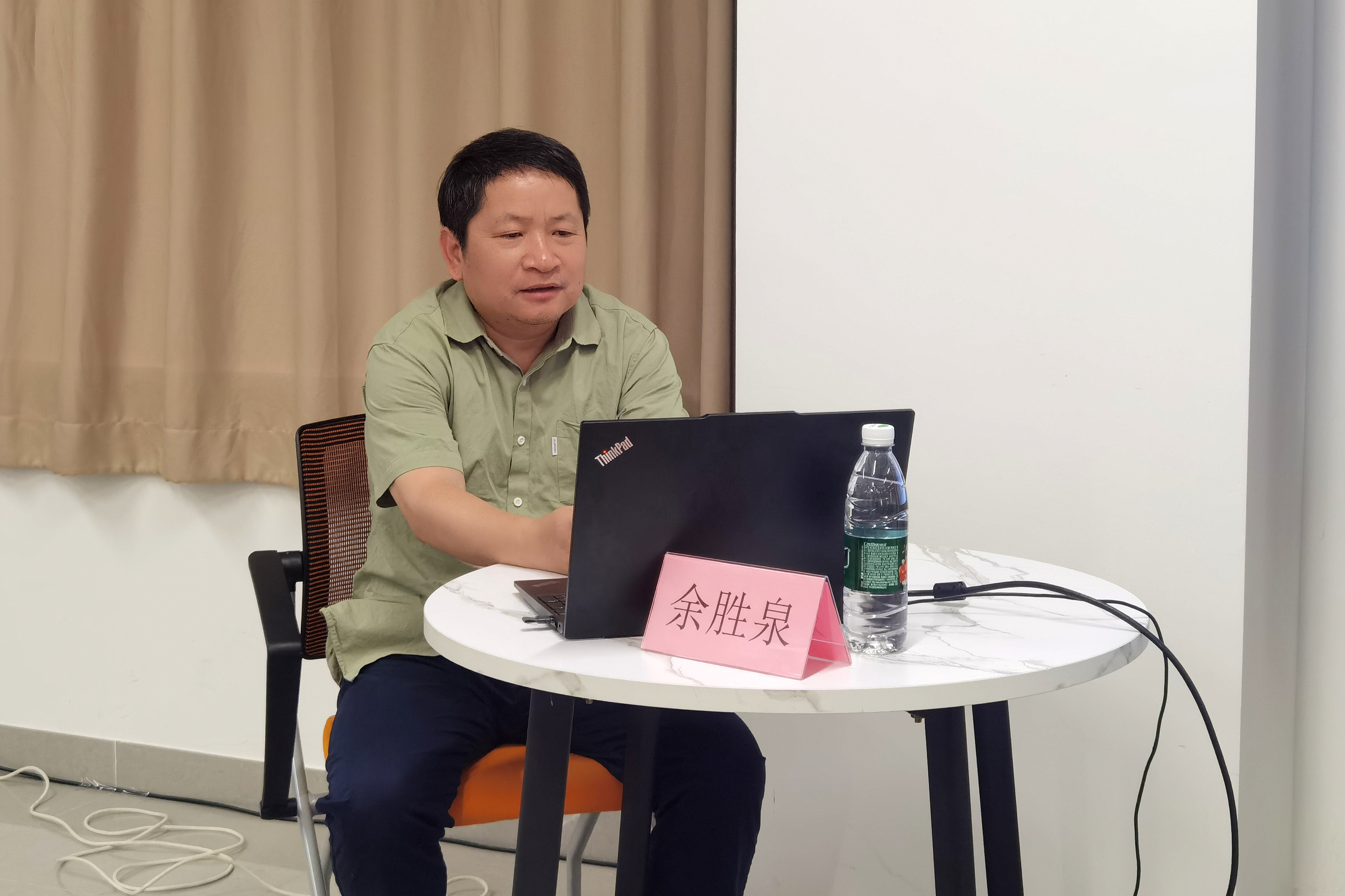 图6 余胜泉讲座现场.jpg