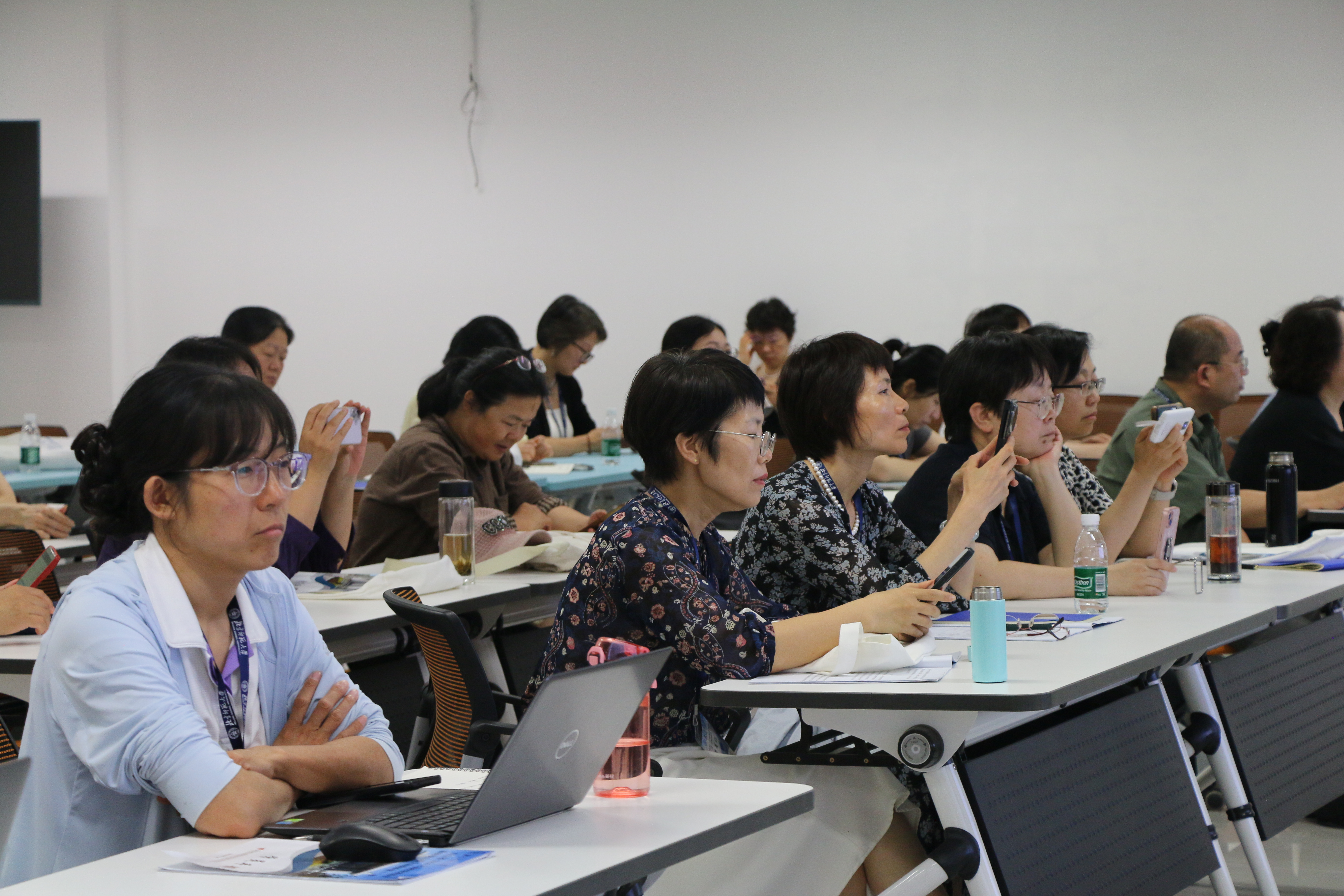 图4培训教师提出疑问.jpg 图4培训教师提出疑问.jpg