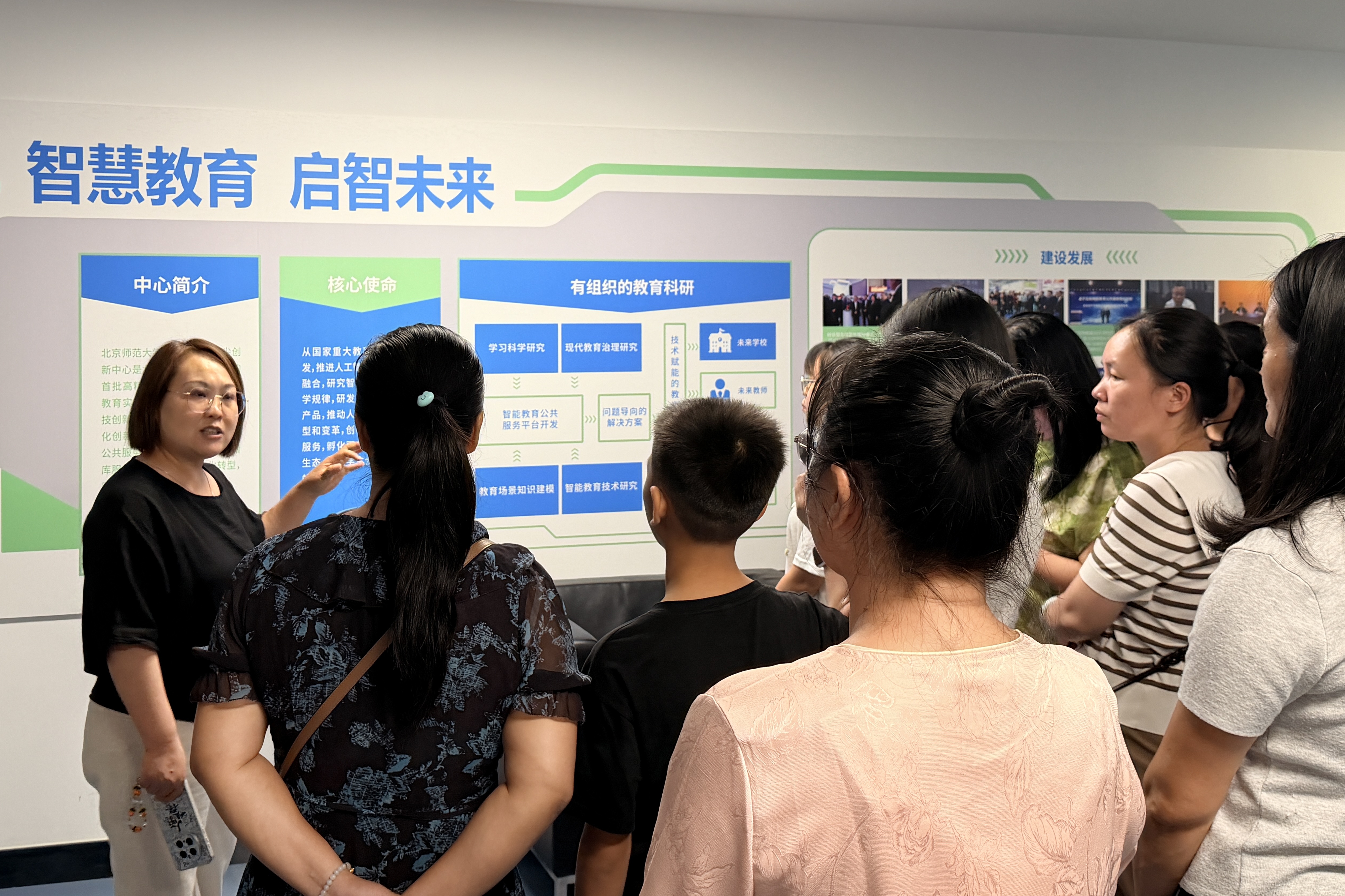 图1 李晓琴介绍现场.jpg